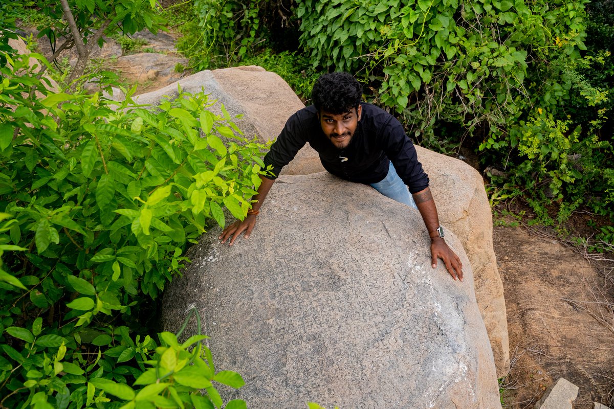 tamilnavigation's tweet photo. 9ம் நூற்றாண்டை சேர்ந்த பாண்டியர் கால கல்வெட்டு ஆனால் பராமரிப்பு பாதுகாப்பின்றி அழிந்து வரும் அவலம் .. தொல்லியல் துறை கவனிக்க வேண்டிய பொக்கிஷம் 
இடம் - நல்லமனார் கோட்டை, திண்டுக்கல் மாவட்டம் @mafoikprajan @CMOTamilNadu https://t.co/19HFz6X13k