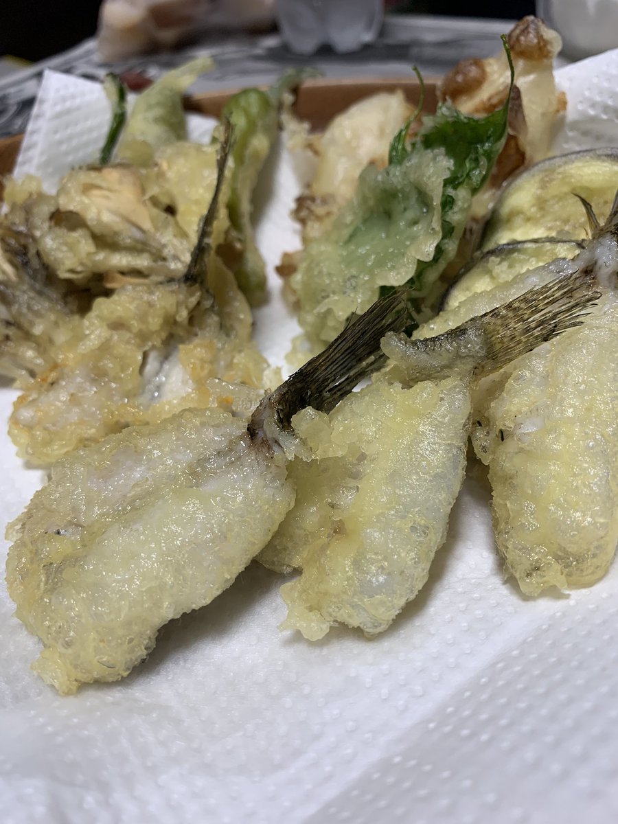 naohamaru's tweet photo. 江戸前天ぷらでは欠かせないハゼ。
非常に美味でした。 https://t.co/TwhN5sVCPu