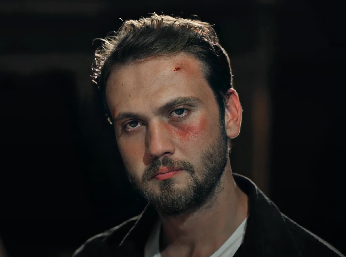 Jemex12's tweet photo. - ألم ي��في ما عاناه هذا الشاب ؟

 #Çukur - #ArasBulutİyneml https://t.co/tfWXRp5lQ9