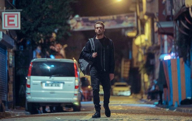 Jemex12's tweet photo. - ألم ي��في ما عاناه هذا الشاب ؟

 #Çukur - #ArasBulutİyneml https://t.co/tfWXRp5lQ9