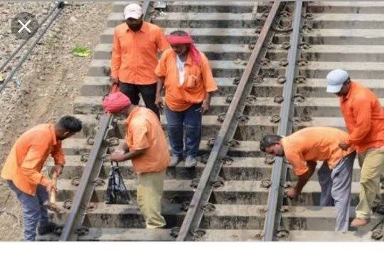 pyarela22756654's tweet photo. Backbone of Railway is remained without proper promotion channel. We deserve to grow. I support merging of dipartments.
#LDCE_OPEN_TO_ALL
#WeSupportMultiskilling
@PiyushGoyalOffc
@RailMinIndia
@PMOIndia
@trackamanunity
@DevprakashIRS
@HansrajMeena https://t.co/So7kiKrgSv