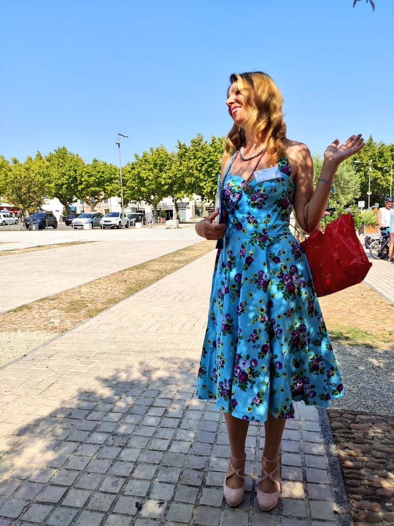 Olivia_Mahieu's tweet photo. Revisitons le patrimoine !
Je vous présente Madame Nicole et Madame Maria, qui nous ont fait visiter Bourg Saint Andeol en #Ardèche... à leur façon.
Insolite, décalé, hilarant. Ou comment redonner un coup de frais aux visites guidées.
#emerveillesparlardeche https://t.co/BB9tKx0jZS