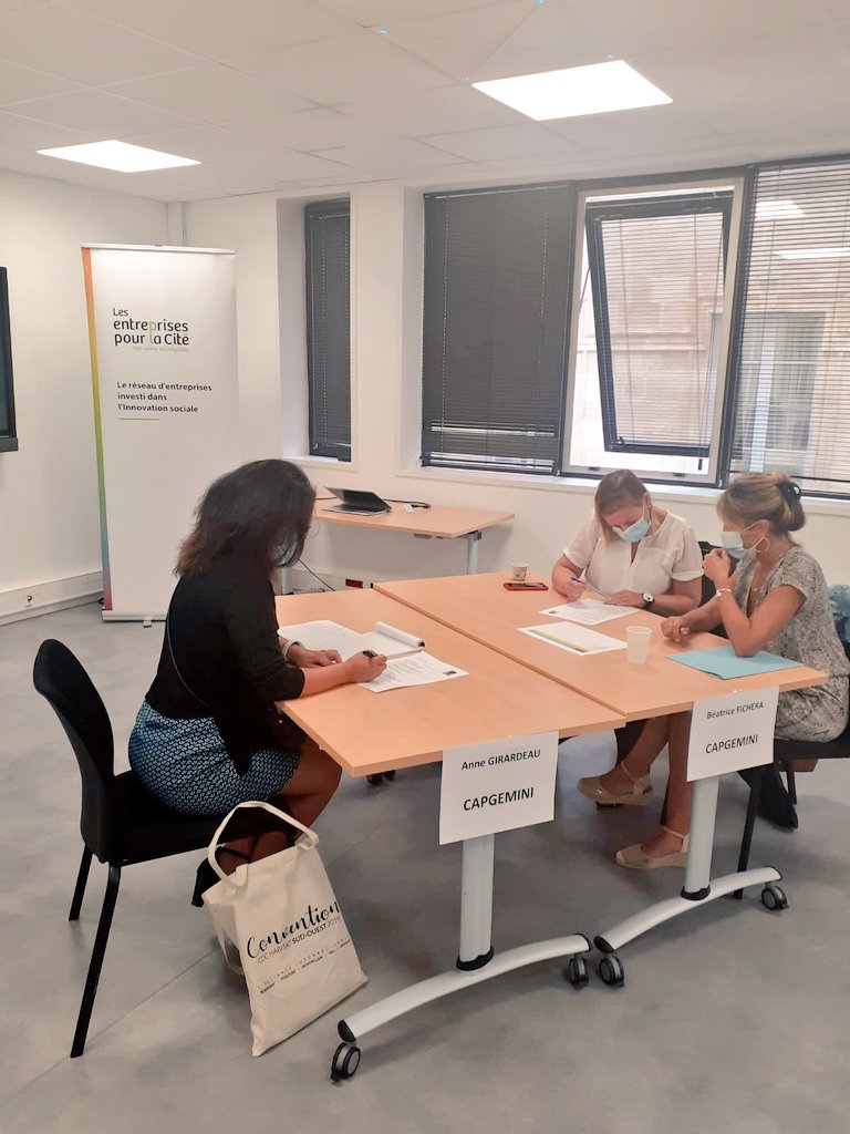 [Coaching Emploi 💼] 5 entreprises du réseau étaient présentes ce matin pour coacher 6 candidates <a href="/apfhandicap/">APF France handicap</a> et <a href="/LPNews_NA/">La Poste Groupe NA</a> en situation de handicap ou de reclassement pro. Des conseils, de la bienveillance et des sourires malgré le 😷 pour cette 1ère action de la rentrée 👏👏
