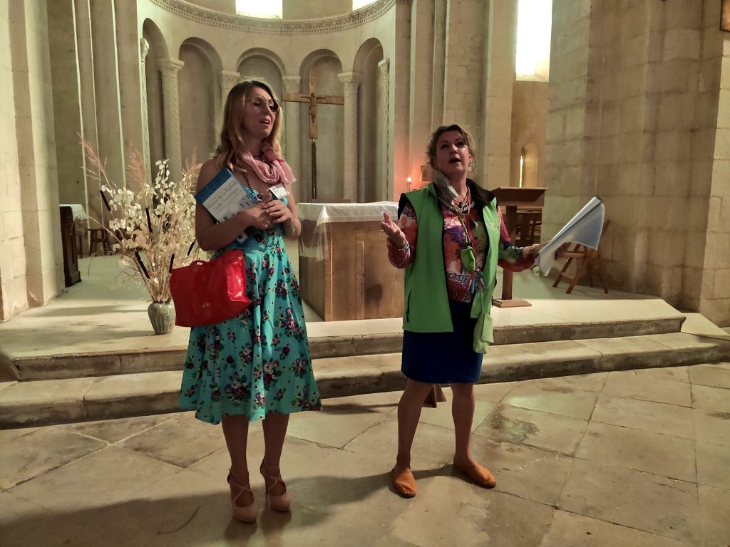 Olivia_Mahieu's tweet photo. Revisitons le patrimoine !
Je vous présente Madame Nicole et Madame Maria, qui nous ont fait visiter Bourg Saint Andeol en #Ardèche... à leur façon.
Insolite, décalé, hilarant. Ou comment redonner un coup de frais aux visites guidées.
#emerveillesparlardeche https://t.co/BB9tKx0jZS