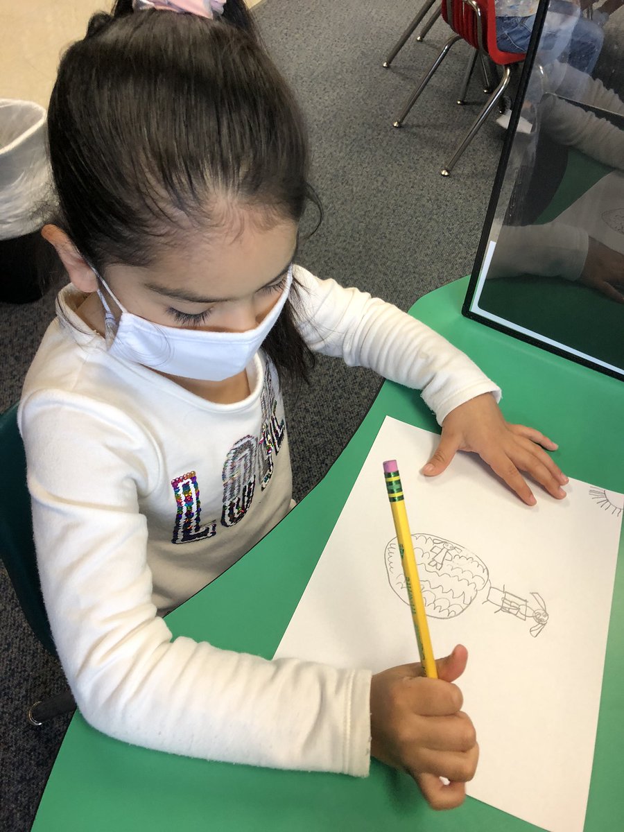 Mayra_Rdz87's tweet photo. Already have some amazing artists! Starting the writing unit with a bang! #westicktogether #alexanderelementary #alwaysapanther #DentonISD #lifeinkinder https://t.co/M1rGHreI9u