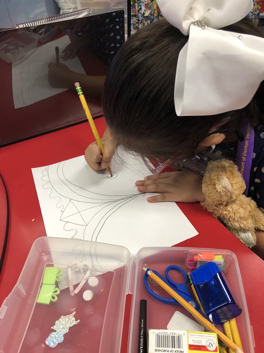 Mayra_Rdz87's tweet photo. Already have some amazing artists! Starting the writing unit with a bang! #westicktogether #alexanderelementary #alwaysapanther #DentonISD #lifeinkinder https://t.co/M1rGHreI9u