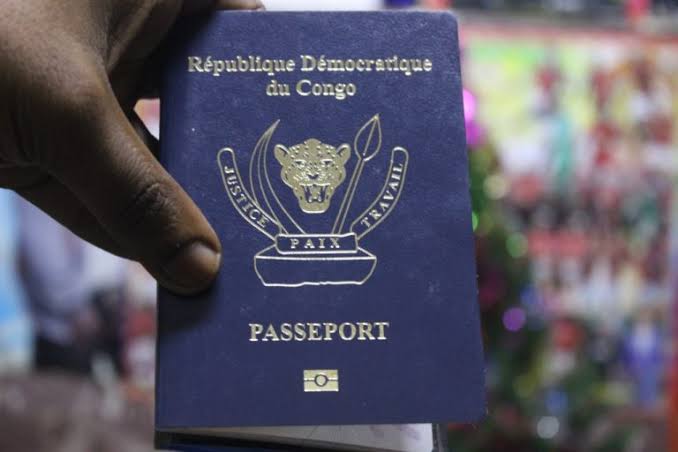 FMLarousse's tweet photo. #RDC: DEPUIS 3 MOIS AUCUN CITOYEN DE LA RÉPUBLIQUE DÉMOCRATIQUE DU CONGO NE PEUT OBTENIR UN #PASSEPORT. QUEL IMPACT CETTE SITUATION RÉPERCUTE SUR LA VIE DE PAUVRES POPULATIONS ?

LES AUTORITÉS CONTINUENT-T-ELLES D'AVOIR LEURS PASSEPORTS DIPLOMATIQUES ?

#Diplomatie #Congo_Bololo https://t.co/C9aUahq4Sa