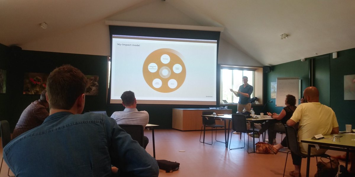 Houtatelier Régine tweet media