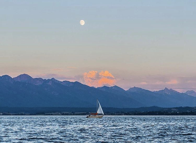 glaciermt's tweet photo. Come sail away.
Please continue to adhere to social distancing and face-covering requirements, and stay up to date on the phased reopening of Montana. https://t.co/GD9fxrPwRi
📷: Polson Chamber of Commerce
#TravelResponsibly #PolsonMT #GlacierMT https://t.co/SM4wwbDUVz