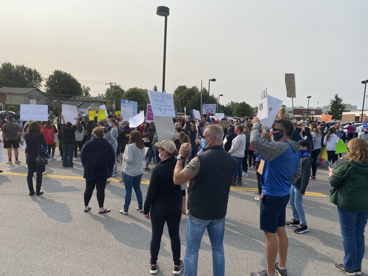 ornejs83's tweet photo. ⁦@WGRZ⁩ ⁦@LizLewinTV⁩ more people are showing up!  This is great!! https://t.co/FkbyMDDMsh