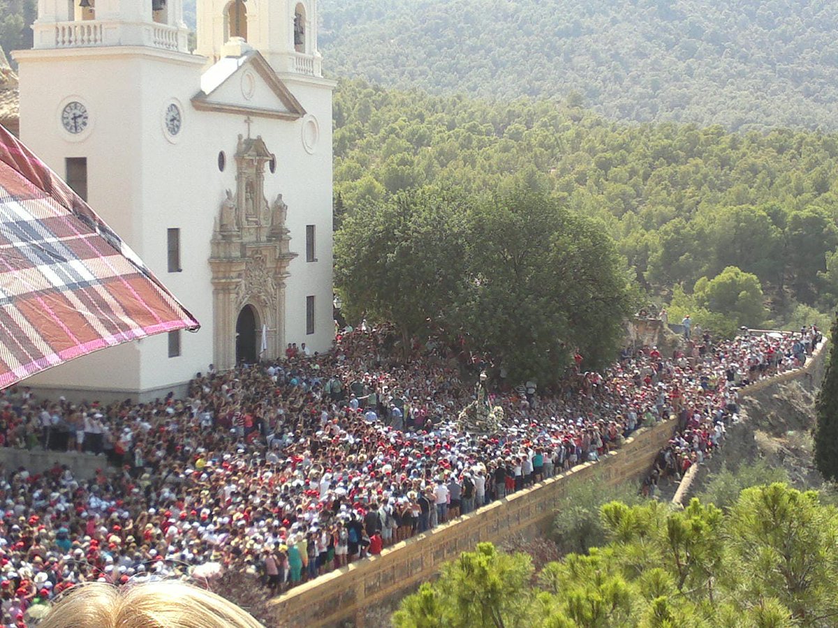 UM_1908's tweet photo. Te hubiéramos acompañado hasta lo más alto. Este año no ha podido ser, pero te toca a ti, reina de Murcia, darnos fuerza para elevar a nuestro Real Murcia a la cima soñada.

Viva la Virgen de la Fuensanta!!
Viva Murcia!! https://t.co/m14jSSpbDM