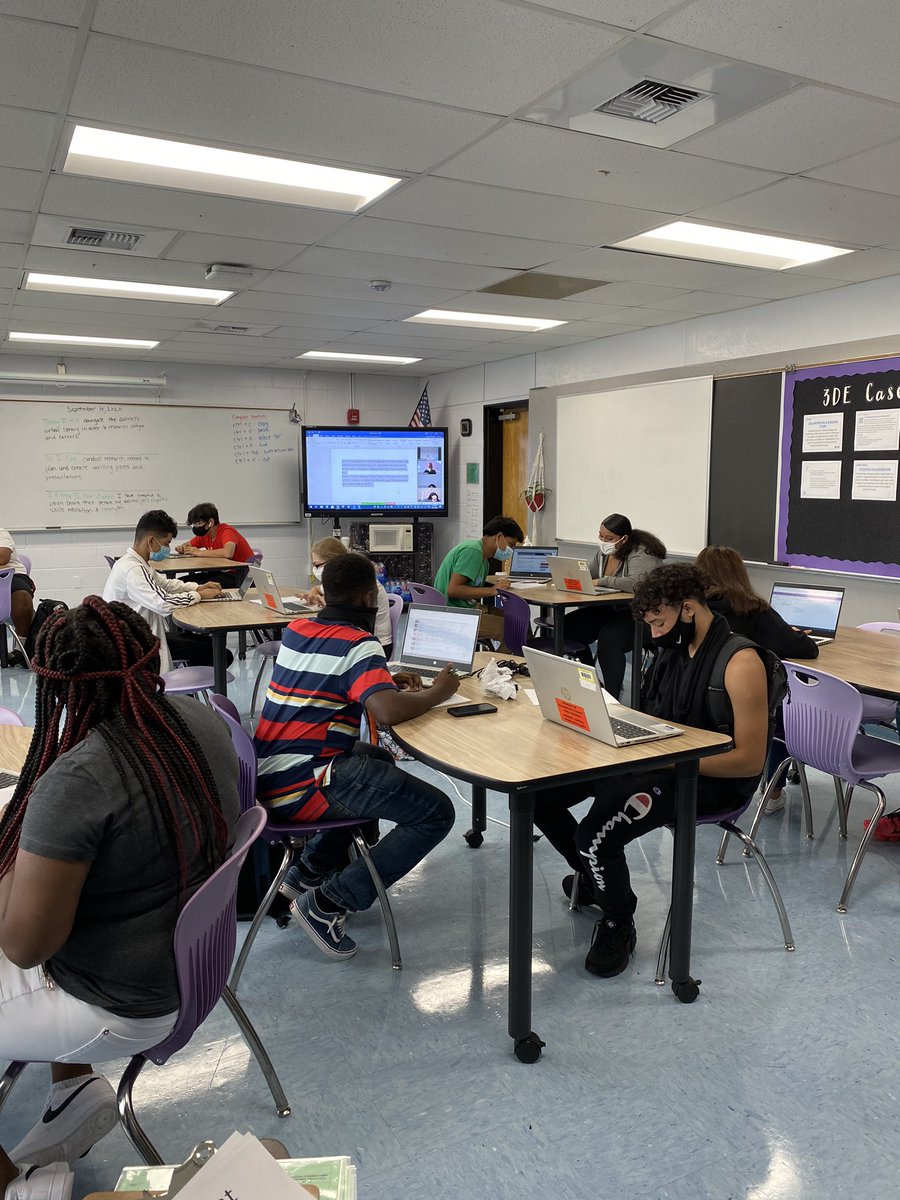 stormmediactr's tweet photo. It’s day 2 of career research in Ms. Babbitt’s 3DE 9th gr English classes and we are using our Virtual Library resources in the classroom. Because the library can be anywhere! @ChamberlainHigh @hubofschool @CHS_SAO_AP @JeanM_Smith #3DEChamberlainHS https://t.co/GiiemIIiQf