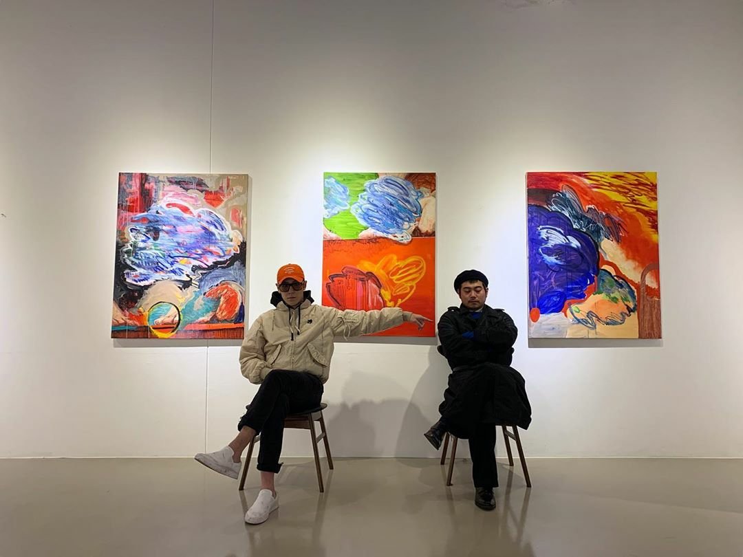 T.O.P also never failed to show support to his friends' art exhibitions 