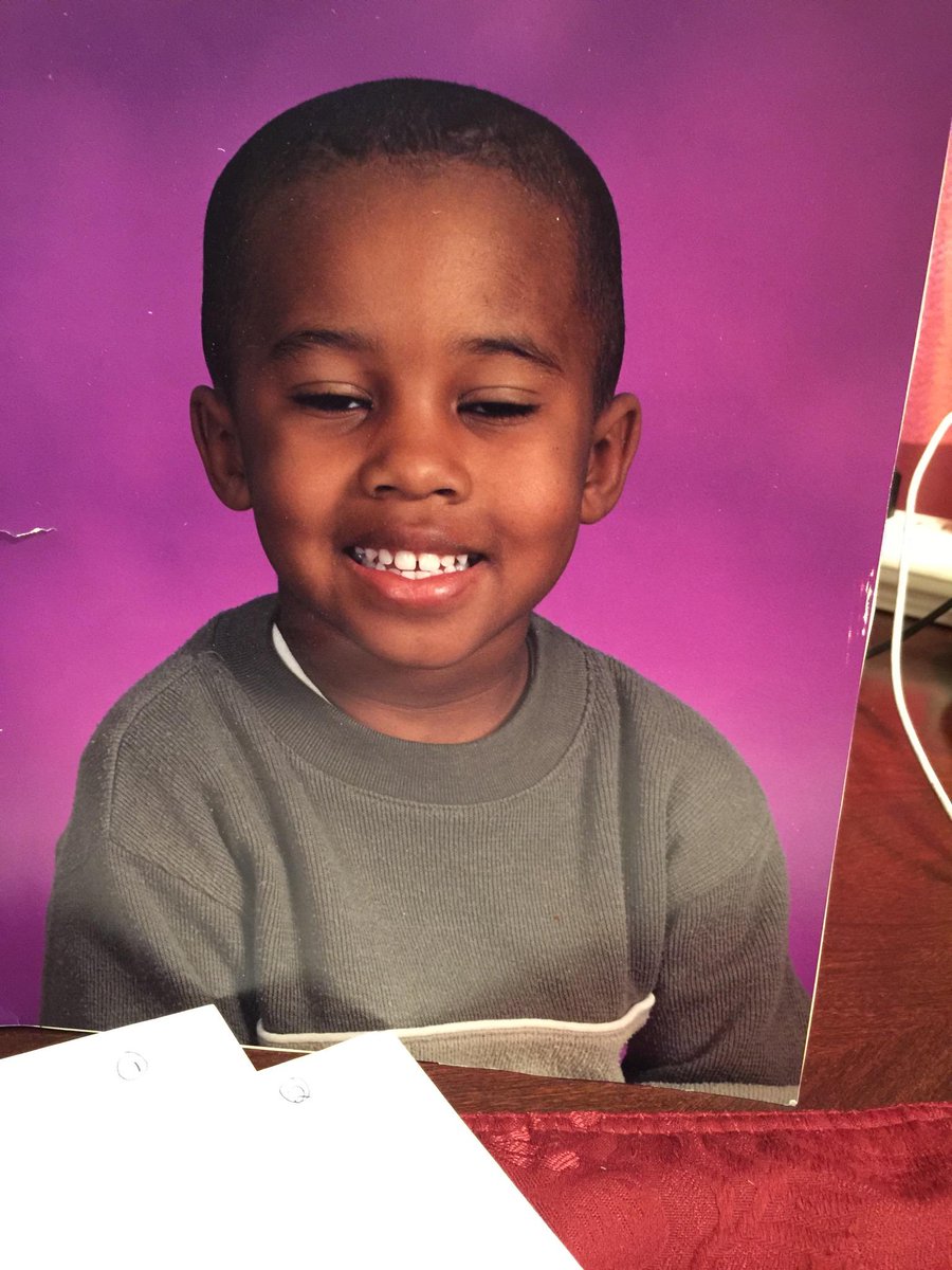 whoismcmoe's tweet photo. Teacher ask me a question in class: 

Me in class after smoking wit the homies: https://t.co/Fil6asLVdl