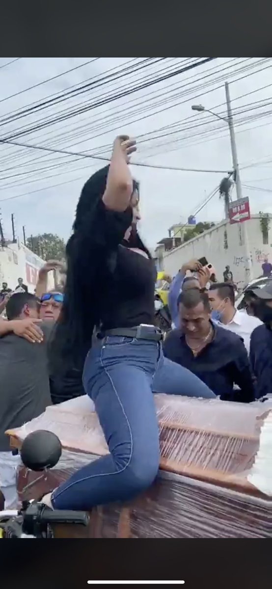 jcmg2800's tweet photo. @OutSmokeChapo Everyone in the background really crying in the club https://t.co/OfOK4qams0