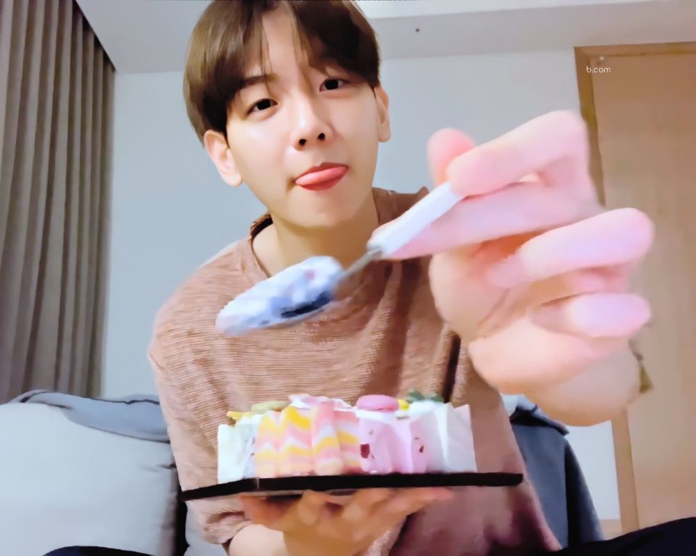 Lyn15161's tweet photo. @B_hundred_Hyun Baekhyun ahh you have to stay healthy and eat well. You are always the most beautiful star in our hearts
Eri love you forever ❤️❤️❤️ https://t.co/sC8ys78ReW