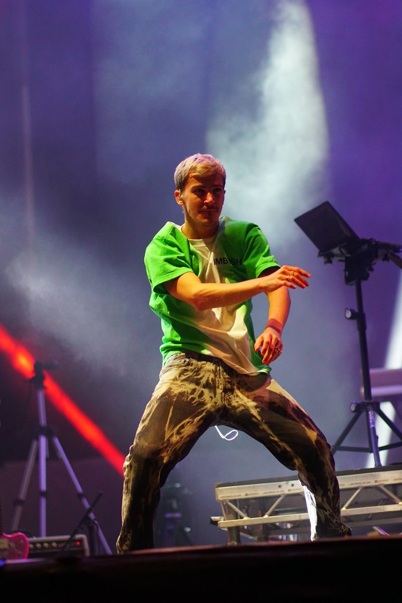 VirginMoney's tweet image. We’re still buzzing 🐝 from Sunday night at the @VMUnityArena - and the outstanding performances from @beckyhill and her support act @ldevinemusic. 

@ldevinemusic performance was beyond captivating, so here are some of the best moments from her gig #vmunityarena