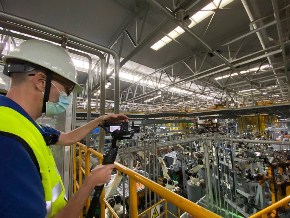 iChongqing_CIMC's tweet photo. iChongqing together with @BarrettYouTube and @GerhardtJvdM visited the Chang’an Global Research Center in Chongqing. We tried the intelligent car and filmed the automatic assembly line of Chang’an automobile factory. #SCEC2020 #AutonomousVehie #IntelligentAutomation https://t.co/1Agh5162y7