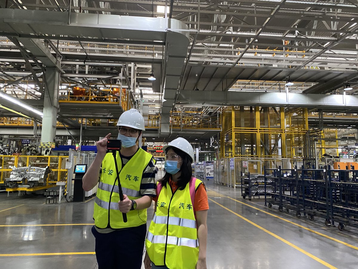 iChongqing_CIMC's tweet photo. iChongqing together with @BarrettYouTube and @GerhardtJvdM visited the Chang’an Global Research Center in Chongqing. We tried the intelligent car and filmed the automatic assembly line of Chang’an automobile factory. #SCEC2020 #AutonomousVehie #IntelligentAutomation https://t.co/1Agh5162y7