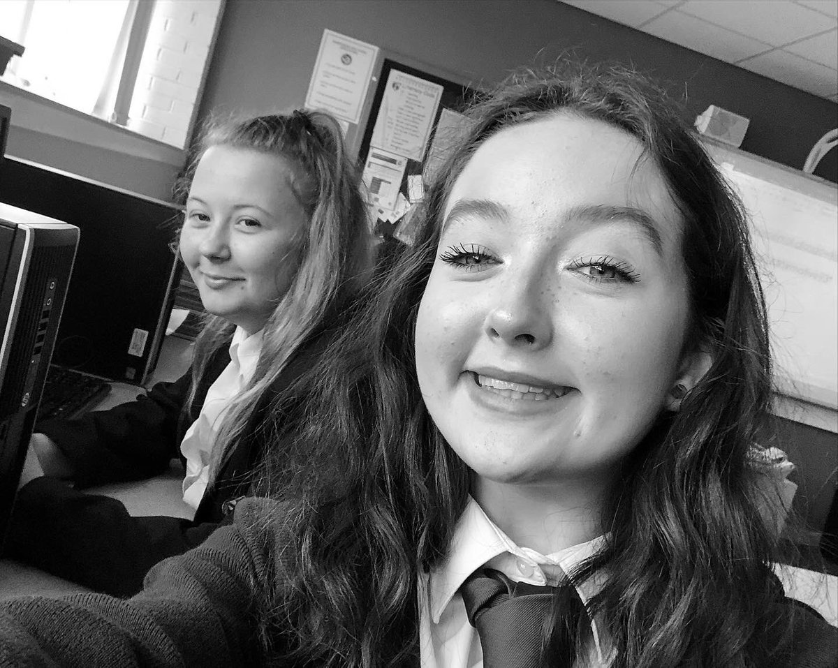 Setting up our YES accounts in higher young enterprise 😀
<a href="/youngenterprise/">Young Enterprise</a> <a href="/mrs_mcphee/">Elaine11</a> @BannockburnHigh 
#youngenterprise #scottish #femaleteam #TEAM #smiles #friends #smallbuisness #buisness
