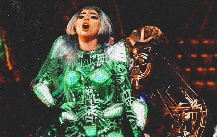 discortega's tweet photo. Como "Enigma" se tornou a minha música preferida do Chromatica e razões para ela ser single!

A thread: https://t.co/BsIHKiOTqM