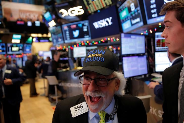FXParamount_'s tweet photo. Top 4 Things to Know in the Market on Tuesday, September 15th
1. China roars back; yuan hits 16-month high
2. U.S. industrial output due as Fed starts meeting 
3. Stocks set to open higher; earnings due from Fedex, Adobe (NASDAQ:ADBE)
4. Buzzy tech IPOs support mood https://t.co/S7NTLOr67X