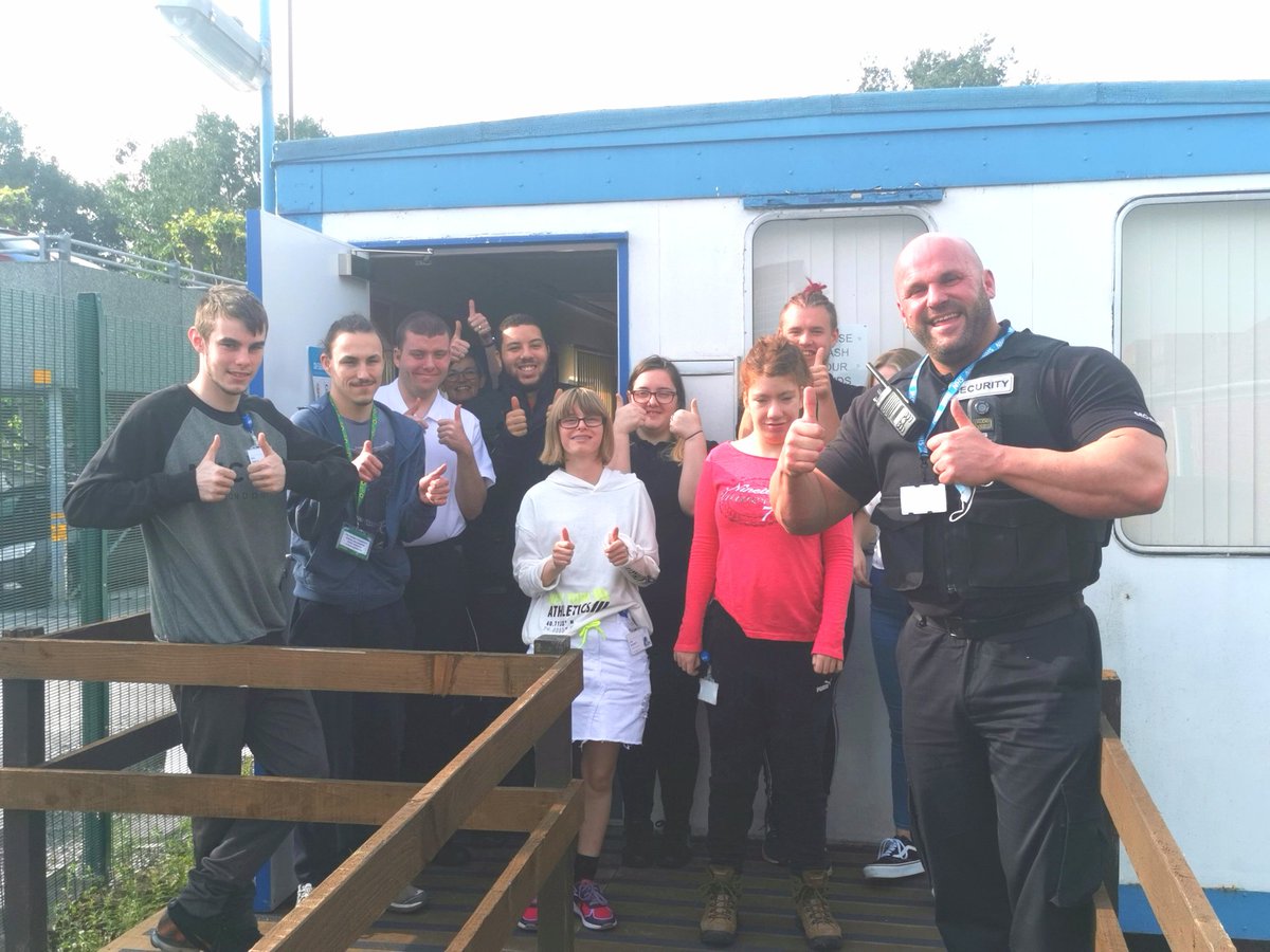 DawnMacroArt's tweet photo. A big thanks to Chris for sharing his entertaining and inspiring words of wisdom with our Interns today. They  all enjoyed it and had plenty to go away and think about 😃 @crisdawsonlive1 @StockportNHS @CheadleCollege @weare_pure @HerdanMay @DuncanONeill2 @karenmaryoneill https://t.co/mV8MXTHLrv