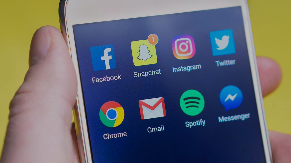 eixestels's tweet photo. Per tots és molt important fer un ús responsable de les xarxes socials, però en nens/es i joves encara més. Com pots ajudar als teus fills? 📱
https://t.co/dlRXfDpSQT
#xarxessocials #consells #Blogfamílies #Blogpares #Blogmares https://t.co/cuPxZ7iKMT