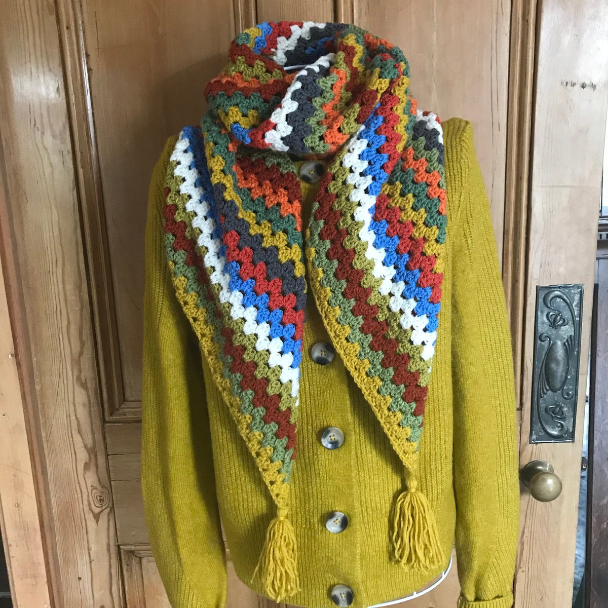 auntiebubble8's tweet photo. It’ll soon be scarf weather. I just listed this cosy granny stripe scarf in my #etsy shop: https://t.co/VWCzV51pFr https://t.co/MYt5J55ZYU