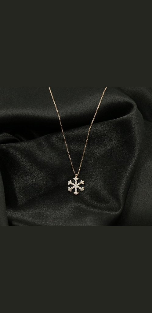 ElisyaRoyal's tweet photo. Lavin'in kolyesi. 
#İntikamınPençesinde https://t.co/hKTmKuC0DR