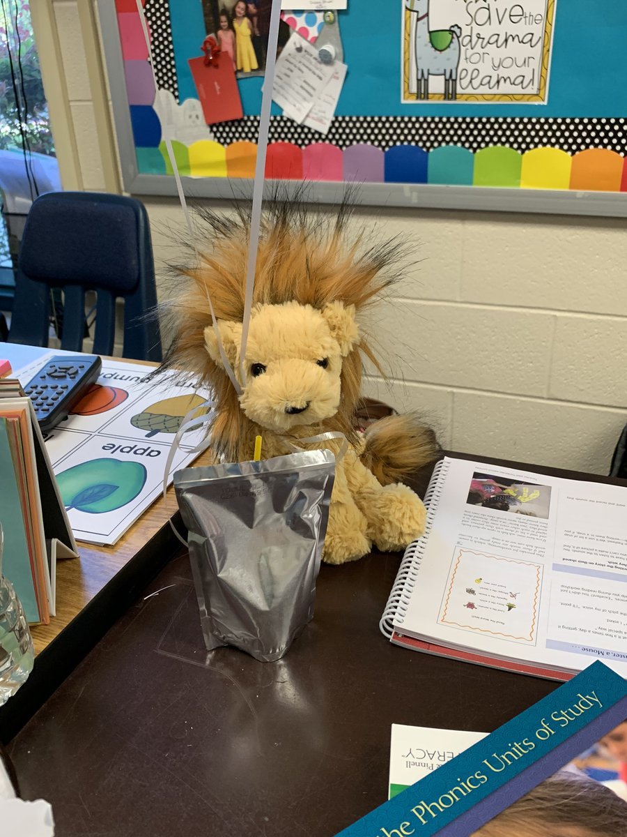 AngelaStaggs's tweet photo. Rasheed🦁 was enjoying a little drink while his friends were rolling 🎲 a sight word in Mrs. Byrd’s class this morning! ❤️ #sightwordfun @HumbleISD_WCE @MrsByrdTeach https://t.co/Rgy5eU6qpS
