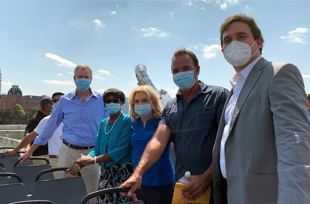 OanaNewYork's tweet photo. OANA in great company celebrating the new Astoria Upper East Side Direct NYC Ferry Segment. @NYCMayor de Blasio, Claudia Cogar, @RepMaloney, OANA President Richard Khuzami  and Councilman @BenKallos #ThankYou you everyone in helping to make the @NYCferry extension a reality! https://t.co/p5TwmXPzw5