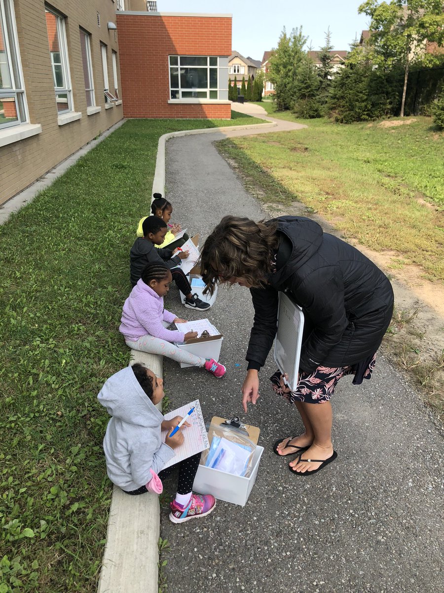 heatherlegrow's tweet photo. School in 2020 may be different but oh so much the same!  @AylesburyPDSB @PeelSchools #learningtowrite #letterpractice #1meterapart #maskbreak #Aylesbury1A https://t.co/xopJOzADv2