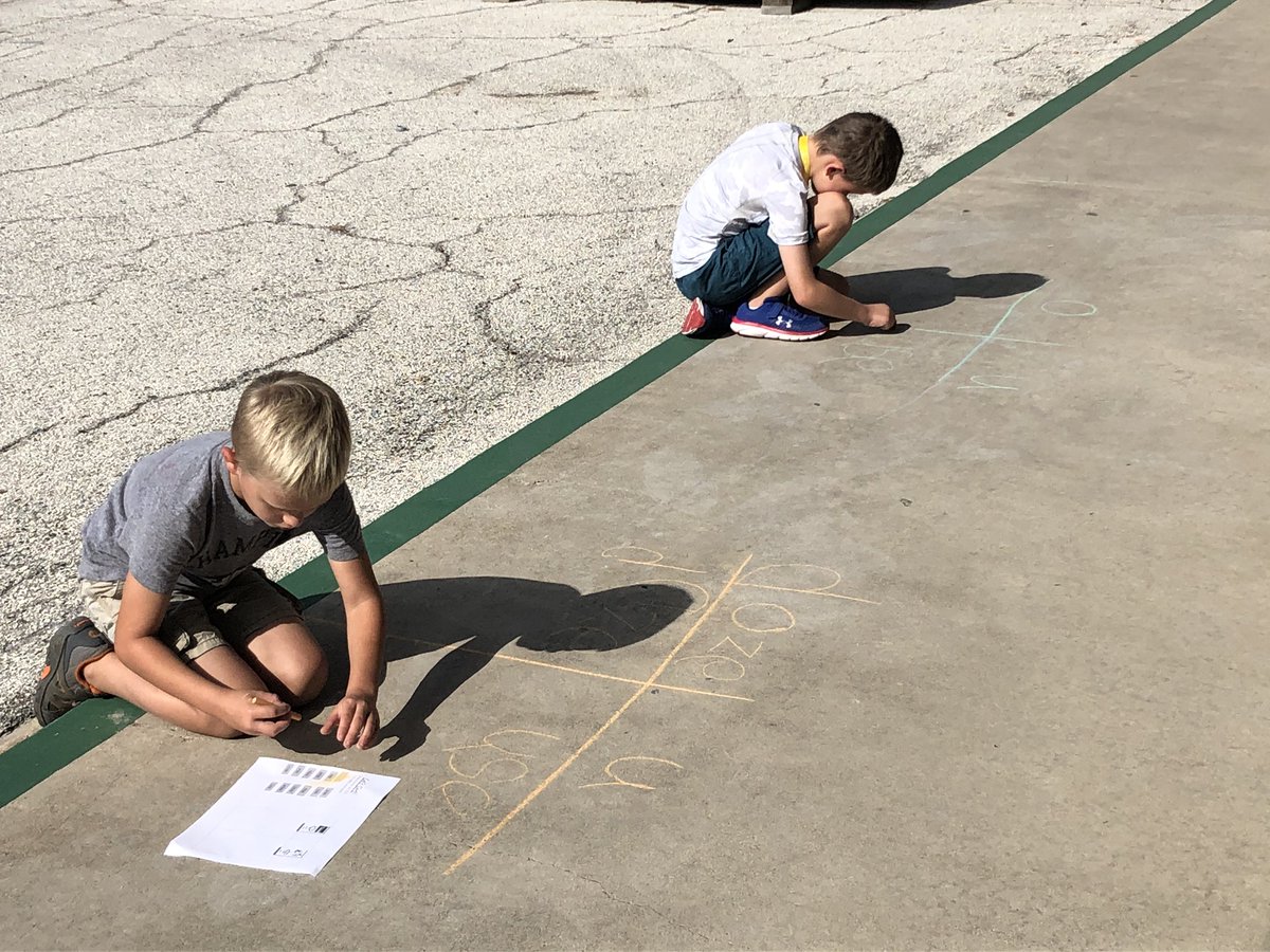 clinton_kellie's tweet photo. Learning in the outdoors! Practicing to sort v-c-e words! #fsherocks #fshetogetherwewill https://t.co/2sMnUKQdoF