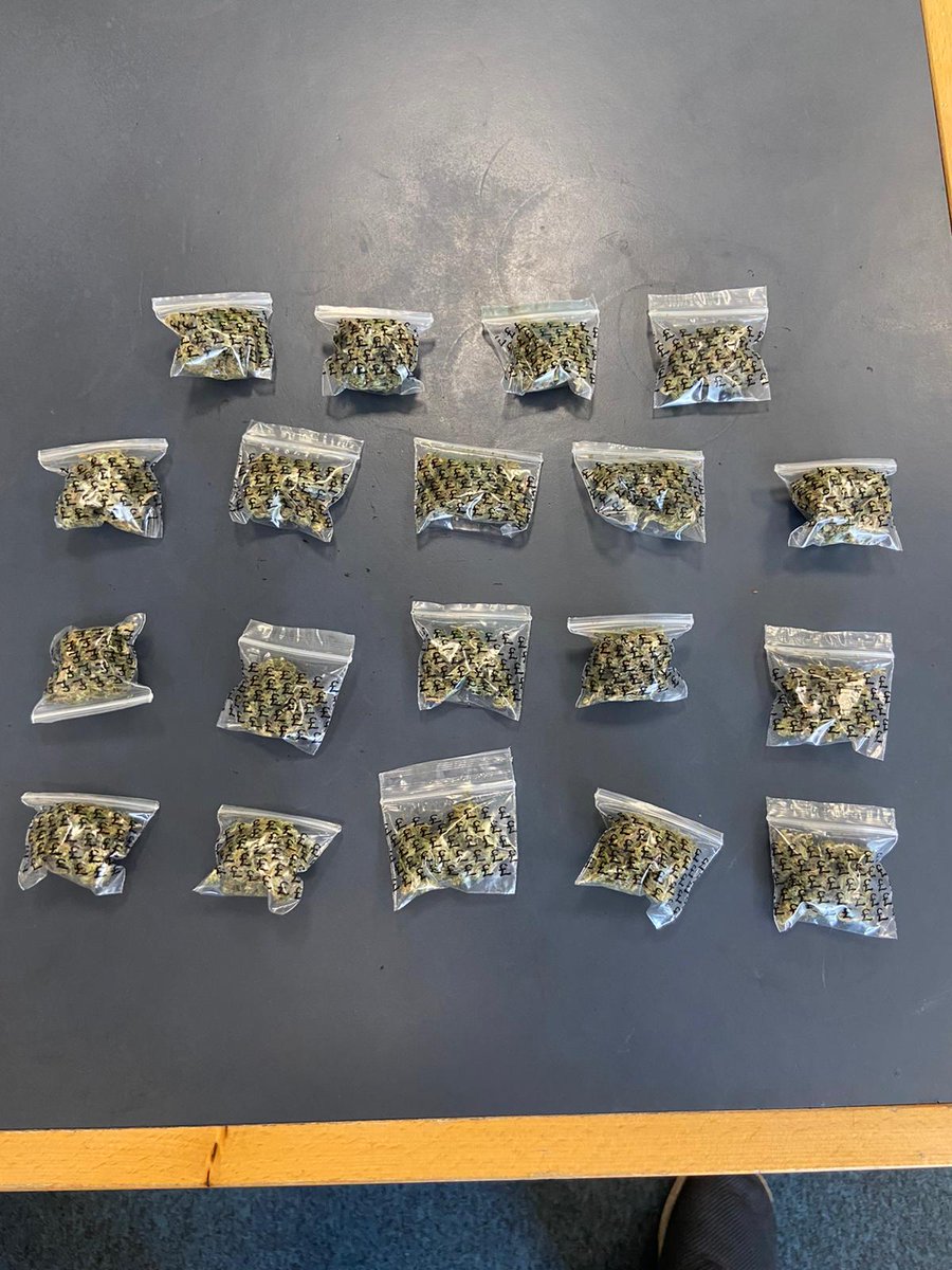 MPSTowerHam's tweet photo. Safer Schools Officers came across a stash of cannabis in Stroudley Walk,E3 

#opteschel 
#saferschools #deweedingthecommunity2 #drugsarebad #finderskeepers #foundyourhidingspotagain #drugsareillegal #dontdodrugs https://t.co/hiidKA77EY