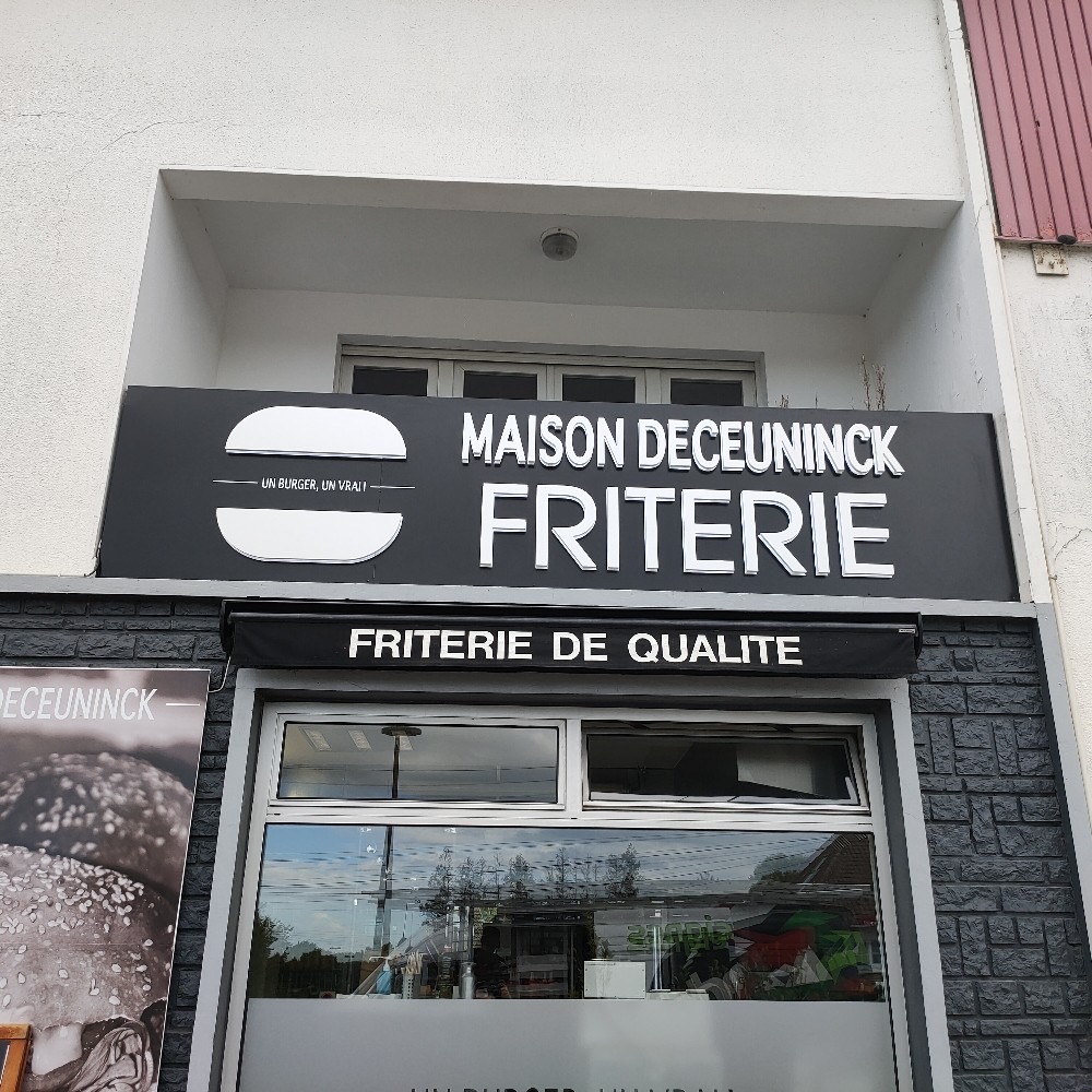 addpub1's tweet photo. ENSEIGNE 👀

La Maison Deceuninck à Saint-Martin au Laert dispose désormais d'une façade qui attire l'oeil ! 

#Lettrageadhésif #Lettreslumineuses #Economiques #Durables #Esthétiques #Addpub #Lamaisondeceuninck https://t.co/clJeLpLrfH