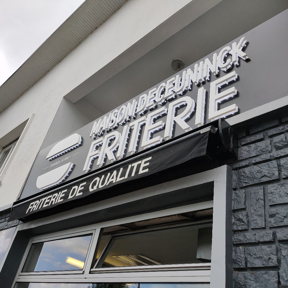 addpub1's tweet photo. ENSEIGNE 👀

La Maison Deceuninck à Saint-Martin au Laert dispose désormais d'une façade qui attire l'oeil ! 

#Lettrageadhésif #Lettreslumineuses #Economiques #Durables #Esthétiques #Addpub #Lamaisondeceuninck https://t.co/clJeLpLrfH