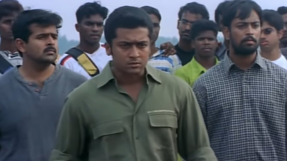 Aaytha Ezhuthu is such a pleasure to watch. Probably, one of the last Maniratnam's films that really worked with all its inconsistencies (especially, its wimpy political undertone). Btw, Suriya as Micheal Vasanth, Woah. He was spectacular. 