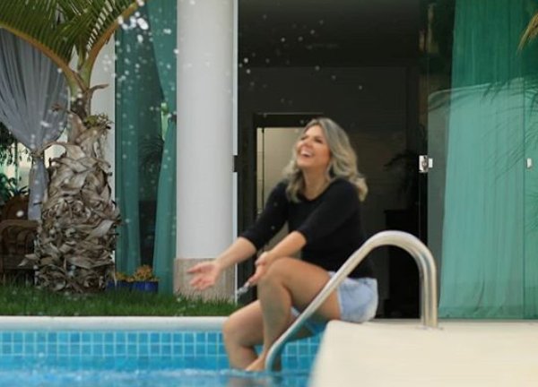 Irmã linda!❤ Amamos!❤
Nascerá uma flor amarela
Como um girassol🌻
Como um girassol🌻
Como um girassol amarelo, amarelo🌻
🌻🌻🌻🌻🌻🌻🌻🌻🌻🌻