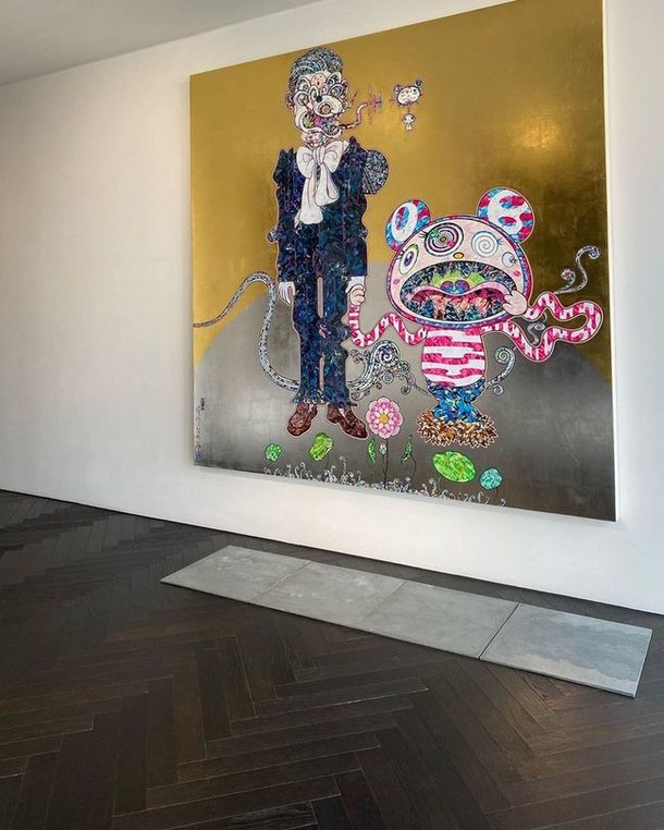 T.O.P continues to collect art most notably his commissioned artwork by Takashi Murukami base from his MV and art toy for Doom Dada and artworks by his late-friend Matthew Wong. (last ss by TOP_oftheTOP)