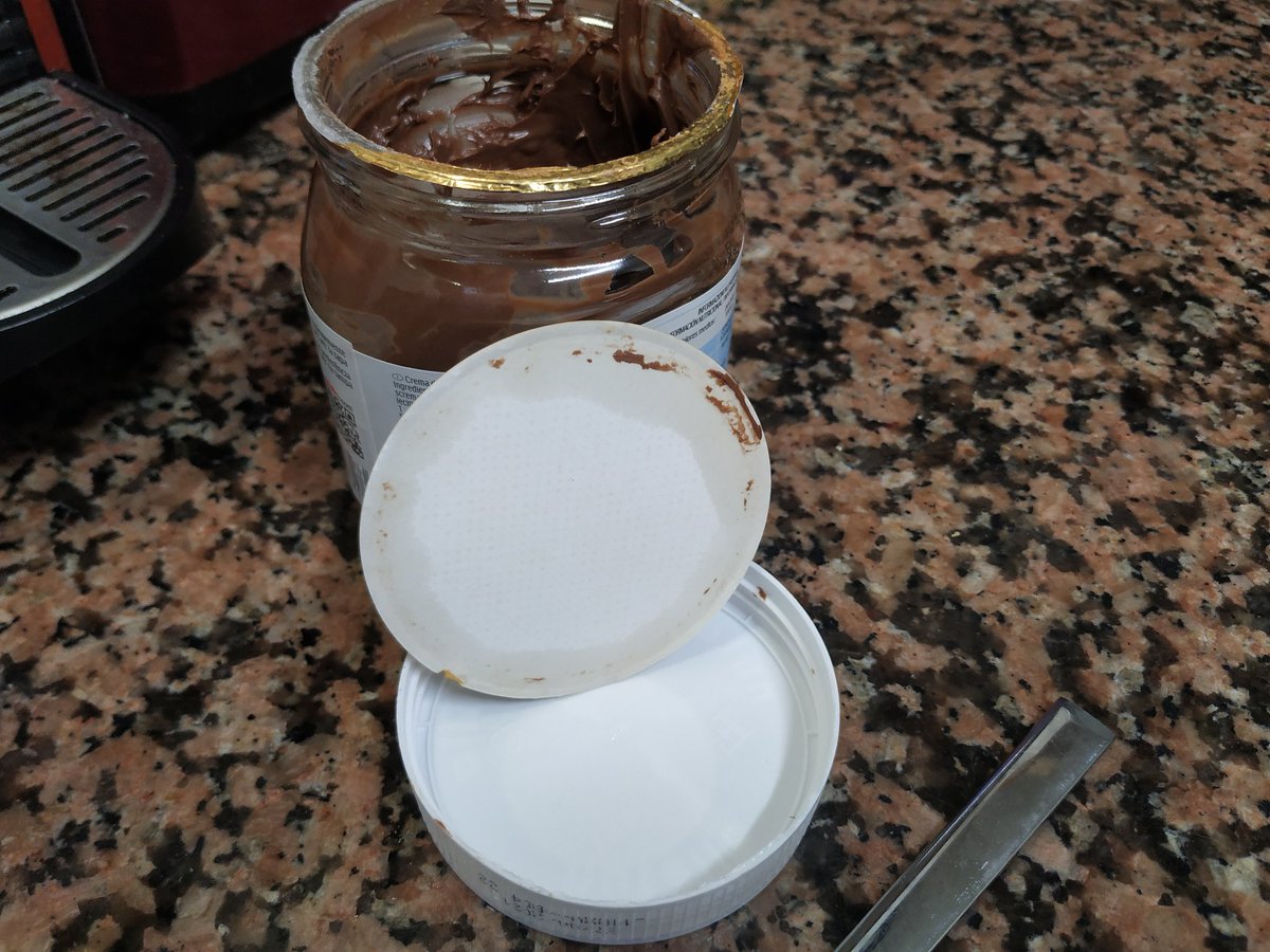miregarcas's tweet photo. @zapeandola6 es fake...en mi Nutella no hay cuchillo para untar.... https://t.co/3GBhbWHwKQ