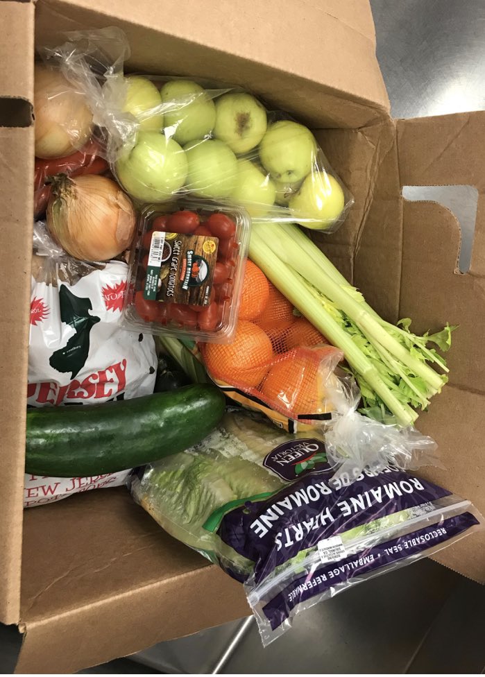 Asbury_ParkSD's tweet photo. Attention APSD Families: A limited number of free produce kits will be available beginning tomorrow from 10 am-1 pm at TMES &amp; DMLKUES. @APSuperGray @APDirCI_ERuiz @Ivybrown1997 https://t.co/F9wGvSC6Or