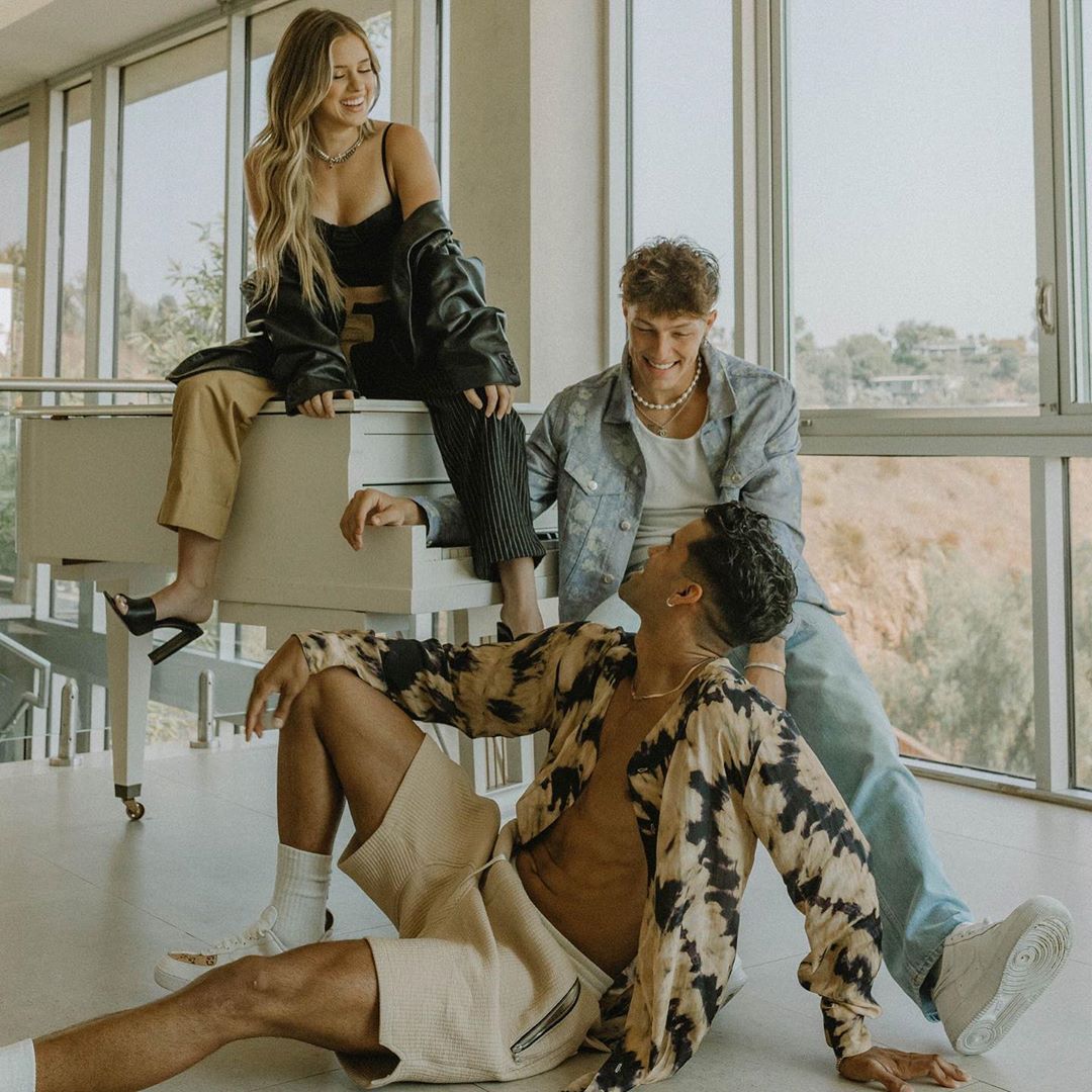 centralholderbr's tweet photo. 📷|| Nate {@itsNateWyatt} via Instagram

🇺🇲: " These photos are kinda cool"
🇧🇷: " Essas fotos são meio legais" https://t.co/oPp14sBqKj