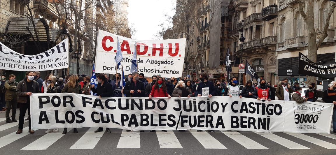 #AHORA Marcha desde el Congreso a Plaza de Mayo, convocada por el Encuentro Memoria, Verdad, Justicia bajo las consignas #ElEstadoEsResposable y #FueraBerni, tras la confirmación de que el cuerpo hallado en Villarino Viejo correspondía a Facundo Astudillo Castro.