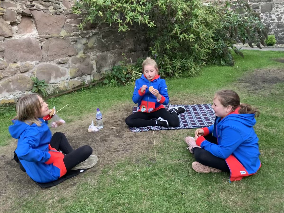 GGuidingAngus's tweet photo. 4th Montrose Guides held their first face to face outdoor meeting since March tonight. A lovely evening for a camp fire and catch up 🏕🔥@GirlguidingScot @Girlguiding https://t.co/wAdfvxsh0O
