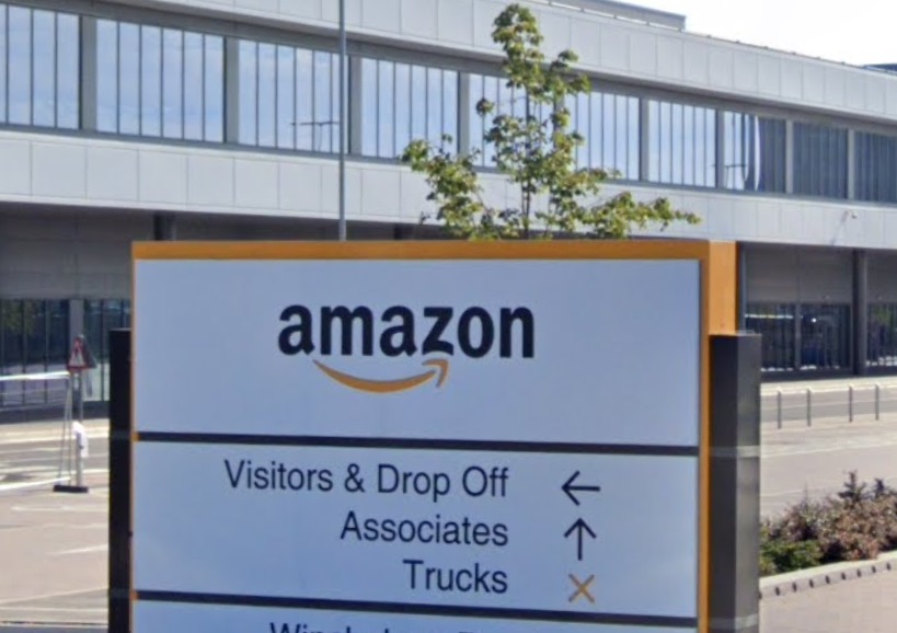 WirralGlobeNews's tweet photo. Amazon to create 7,000 jobs across the UK: here's where and how to apply https://t.co/Ycvfu83oH2 https://t.co/ZhdXvdhILU