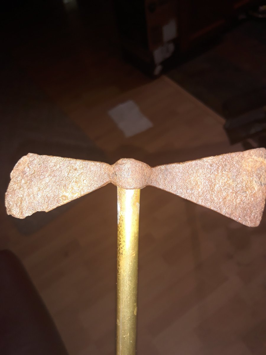 TazerztheReaper's tweet photo. @sorola @bdunkelman @ChrisDemarais @RT_Ben @JessicaVasami
i was talking about my 900 year old axe during #dieiscast
so i am gonna show y'all my work on restoring it, aswell as two antique native american spear heads! https://t.co/AH9vznWnKq