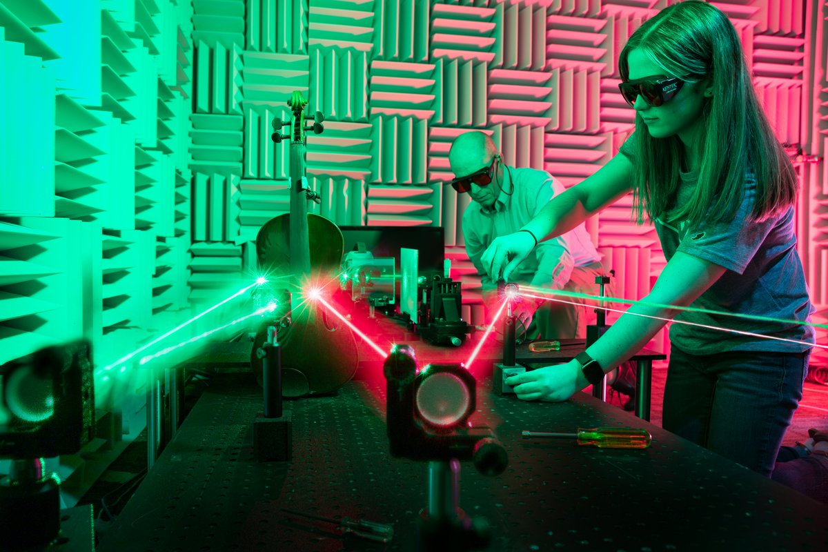 lmneldner's tweet photo. Finally introducing myself as a scientist! Hi, my name is Lauren! I am a first year Geophysics PhD student at UC Riverside where I will be studying earthquakes. My background is in Physics and Musical Acoustics where I got to play with lasers and study the piano #AcademicTwitter https://t.co/EVAduNfdmu