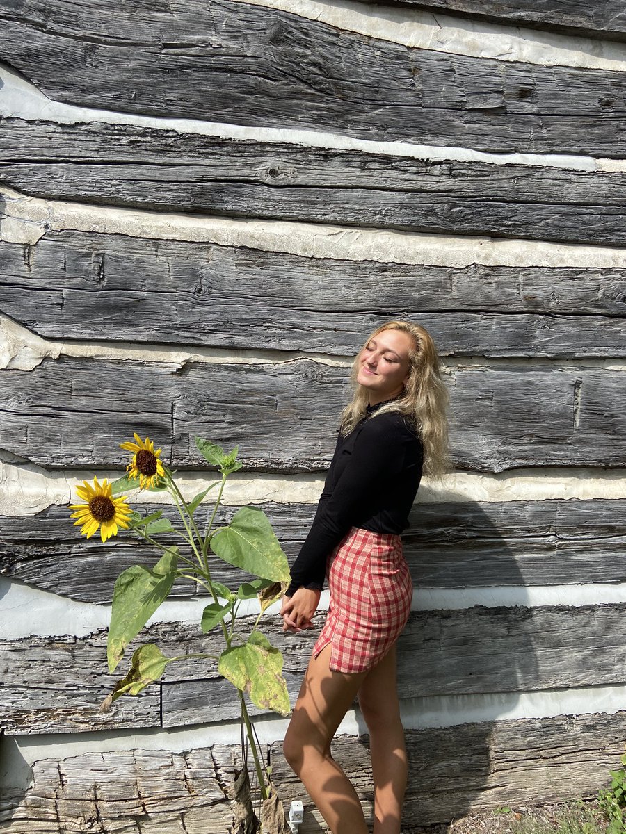 delaneyyyyy___'s tweet photo. 18!! https://t.co/F8JYaTmBEW