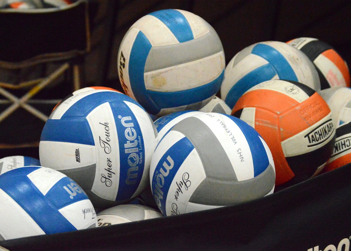 statechampsmich's tweet photo. [NEW] Gov. Whitmer announces reopening of pools and gyms next week, allowing resumption of indoor fall sports in all regions; MDHHS recommends against contact sports >> https://t.co/WvdYMPjnIB https://t.co/NduvemCu3u